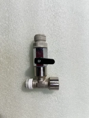 Raccord arrivé d'eau sous évier